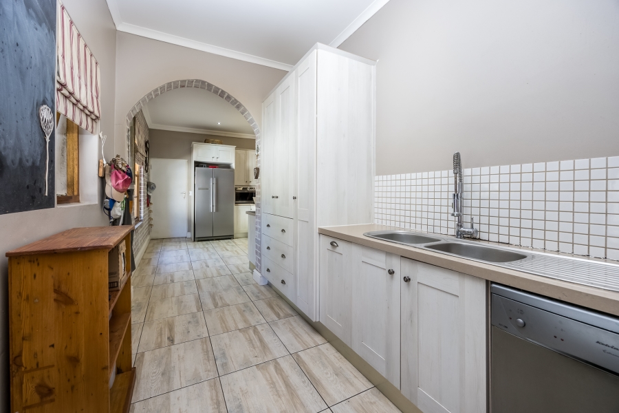 5 Bedroom Property for Sale in Graanendal Western Cape